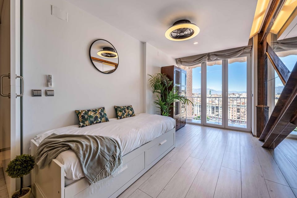 Bedroom, City view, River view