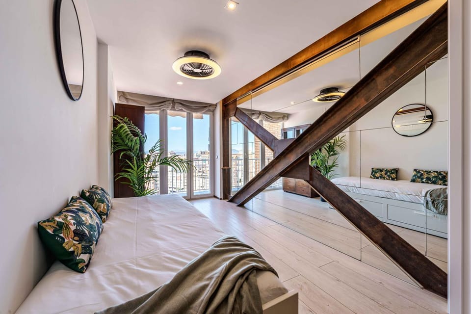 Bedroom, City view, River view