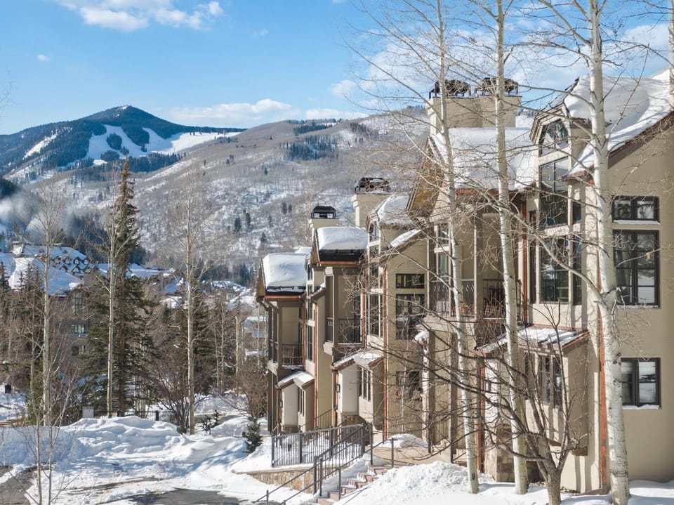 Meadows Townhome R4 by East West Hospitality Apartment in Beaver Creek