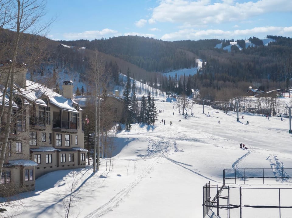 Meadows Townhome R4 by East West Hospitality Apartment in Beaver Creek