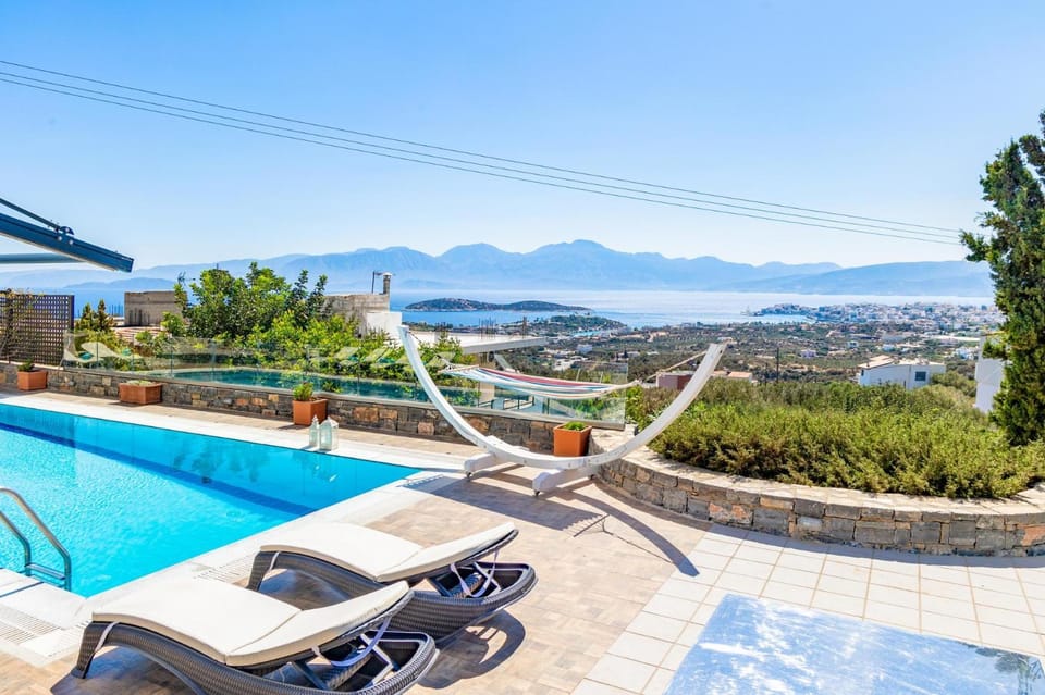 View (from property/room), Sea view, Swimming pool