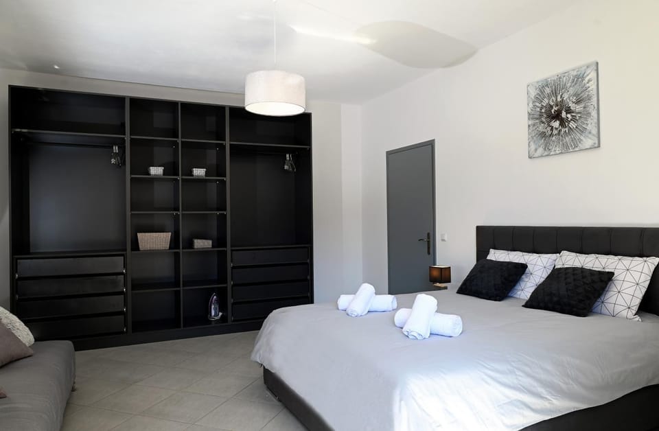 Bed, Photo of the whole room, Bedroom, towels, wardrobe