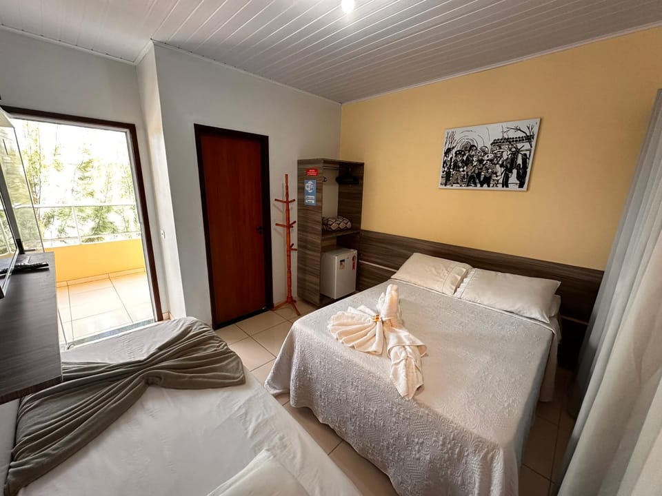 Photo of the whole room, Bedroom, wardrobe