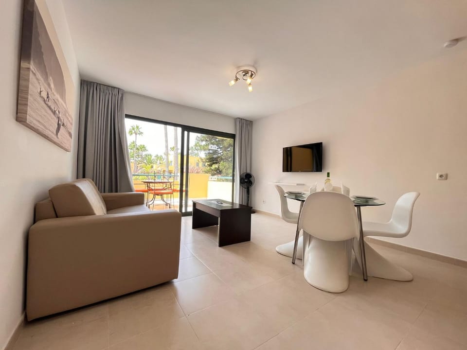 Communal lounge/ TV room, Food