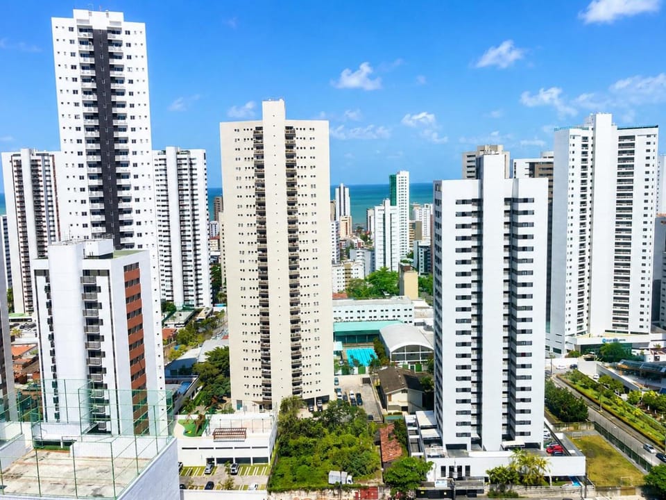 Golden Home Boa Viagem Recife por Yolo House in Recife