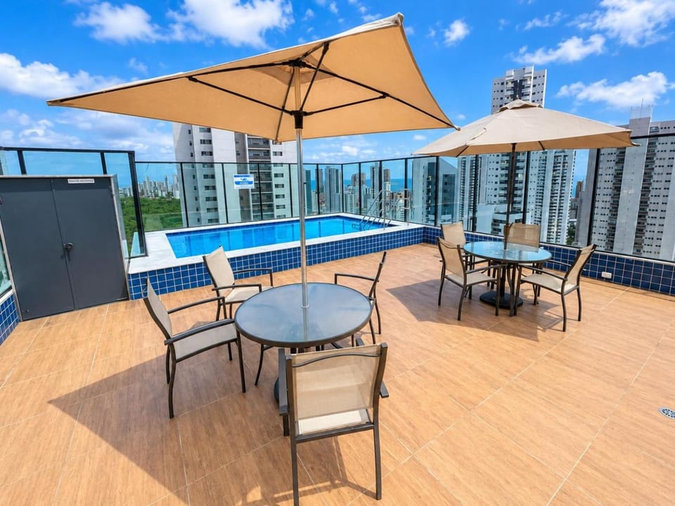 Golden Home Boa Viagem Recife por Yolo House in Recife