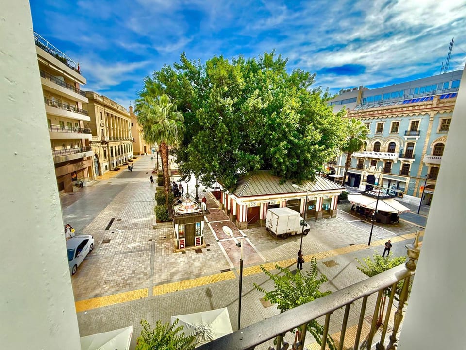 Day, Neighbourhood, City view, Street view, Location
