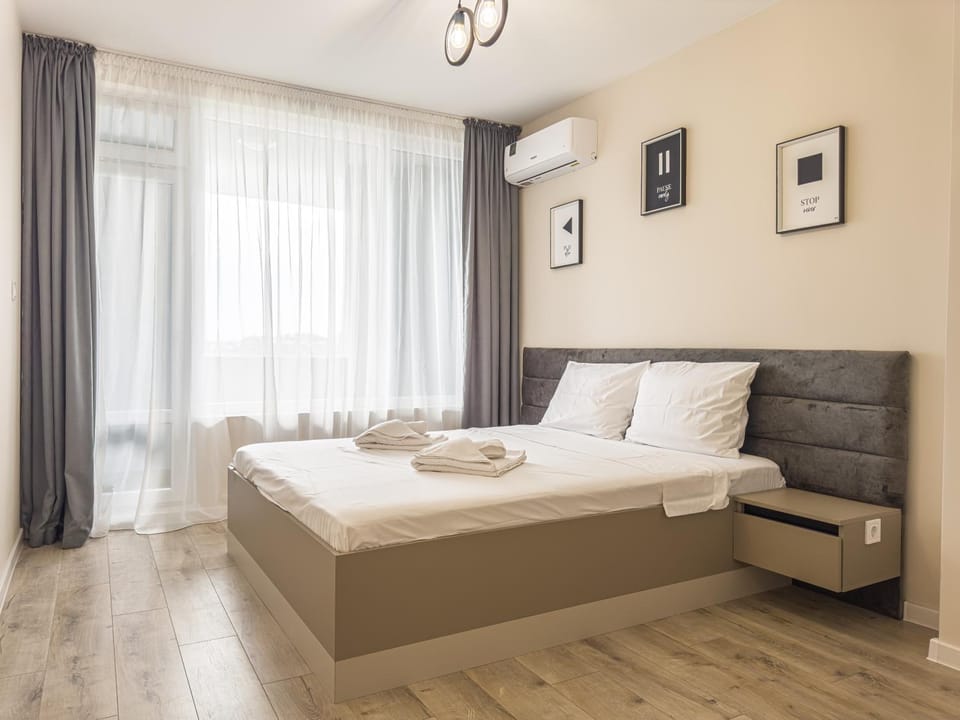 Bed, Photo of the whole room, Bedroom, towels, air conditioner