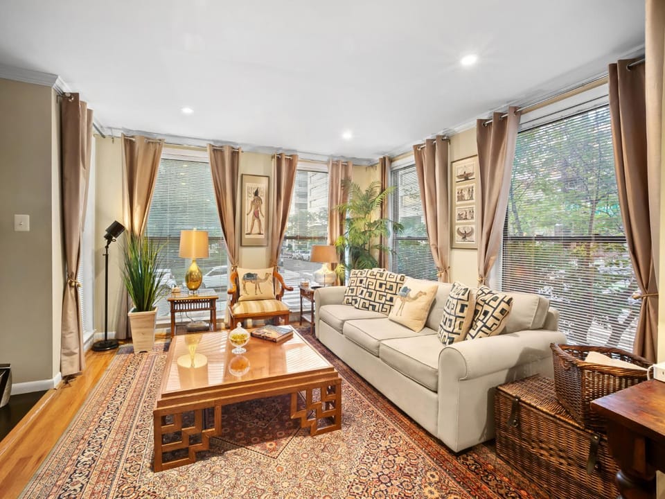 Living room, Seating area