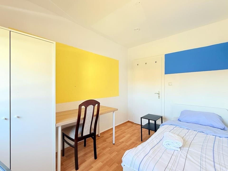 Bed, Living room, Photo of the whole room, Seating area, Bedroom, wardrobe