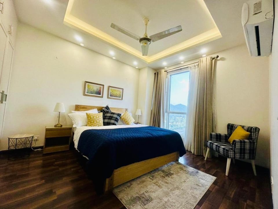 TV and multimedia, Living room, Photo of the whole room, Seating area, Bedroom, fireplace, air conditioner
