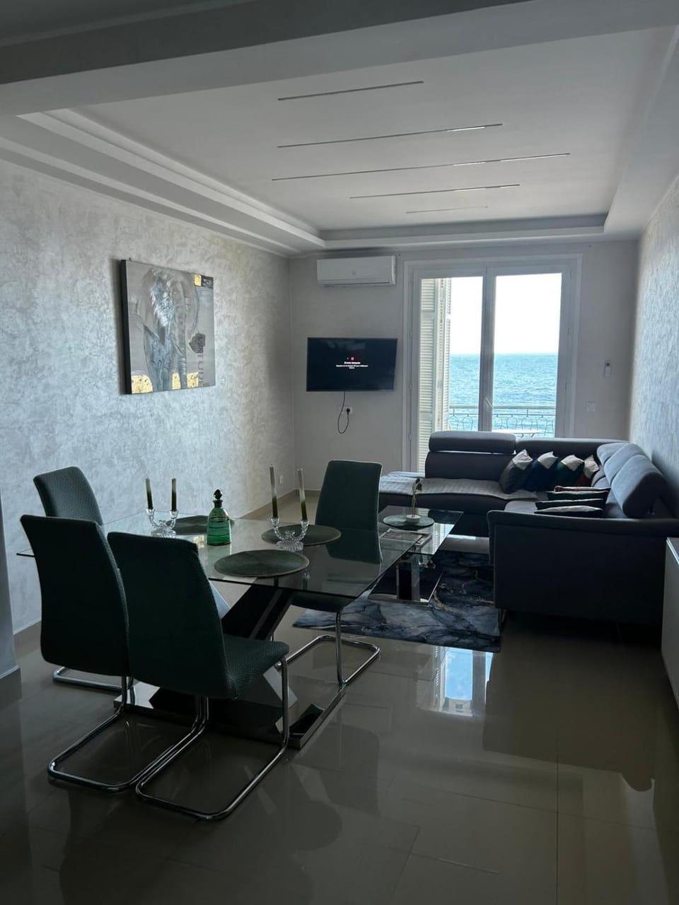 Communal lounge/ TV room