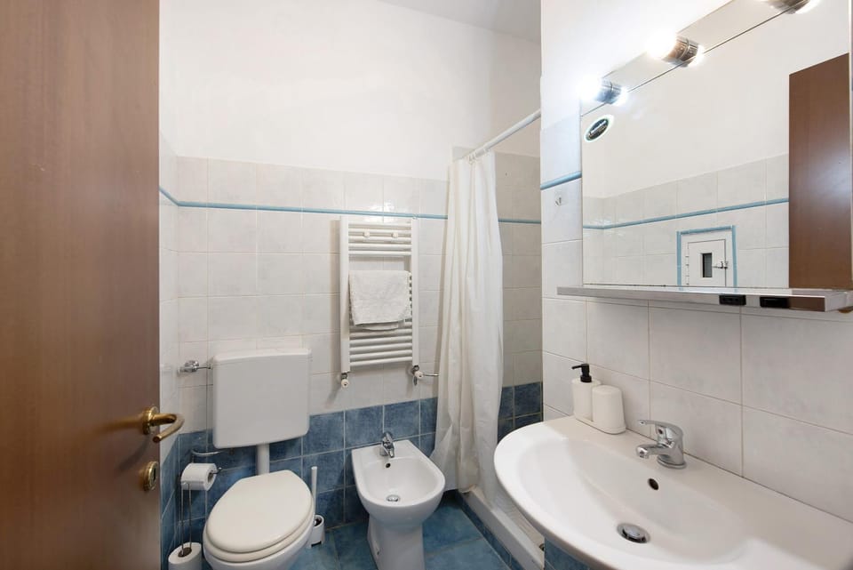 Bathroom, Living room