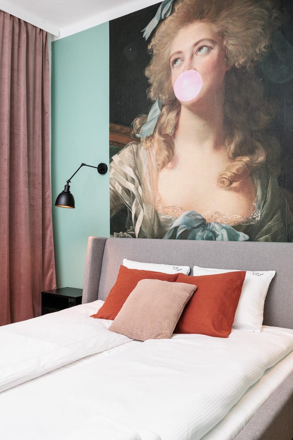Bed, Photo of the whole room, Decorative detail