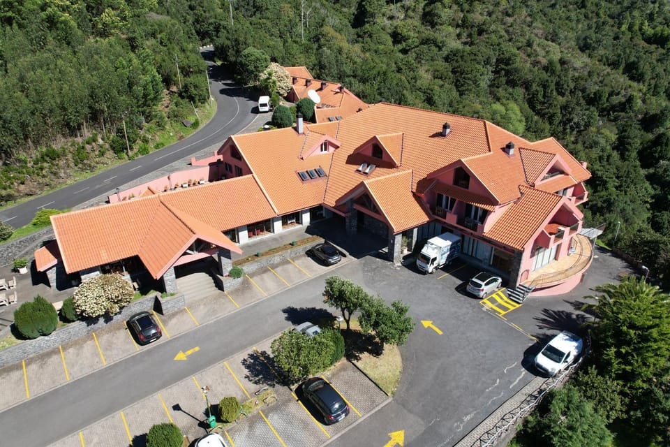 Property building, Day, Bird's eye view, Street view, Location, Parking