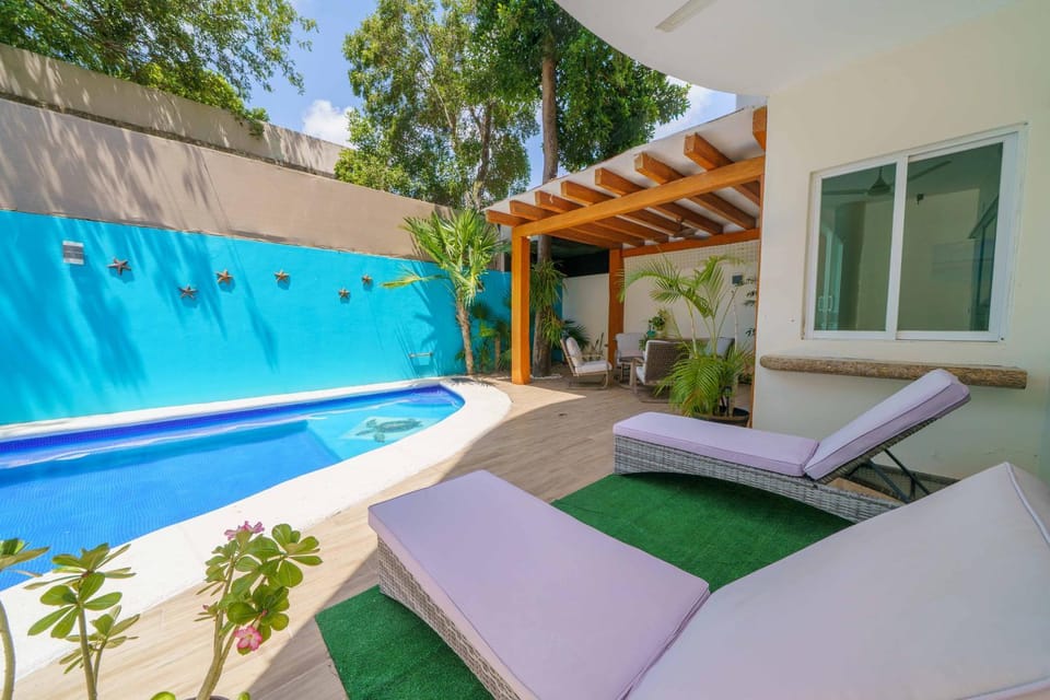 Patio, Garden, Seating area, Swimming pool, sunbed