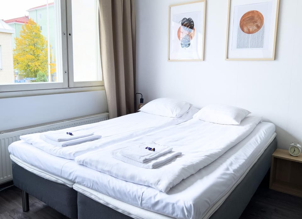 Bed, Decorative detail, Bedroom, towels