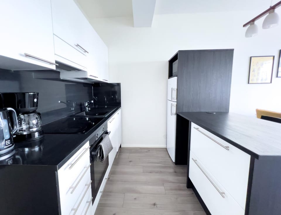 Coffee/tea facilities, Kitchen or kitchenette, dishwasher, microwave, oven, stove, toaster