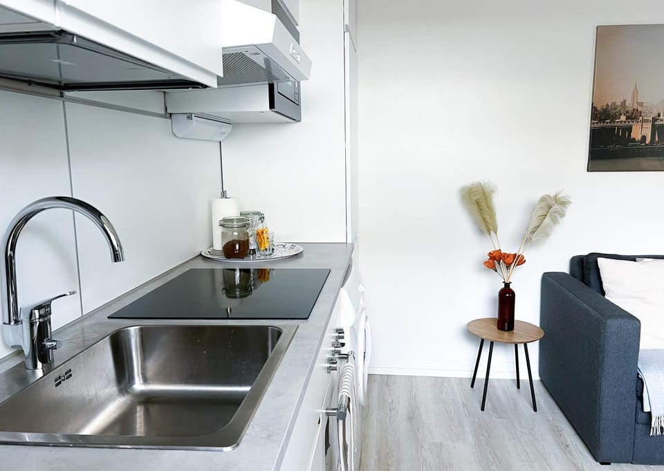 Coffee/tea facilities, Kitchen or kitchenette, dishwasher, microwave, stove, washing machine