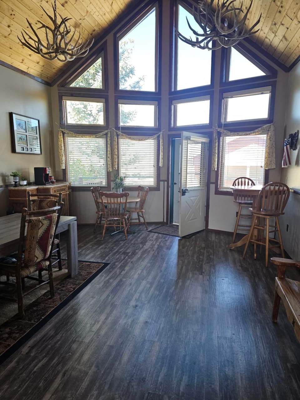 Dining area, Breakfast