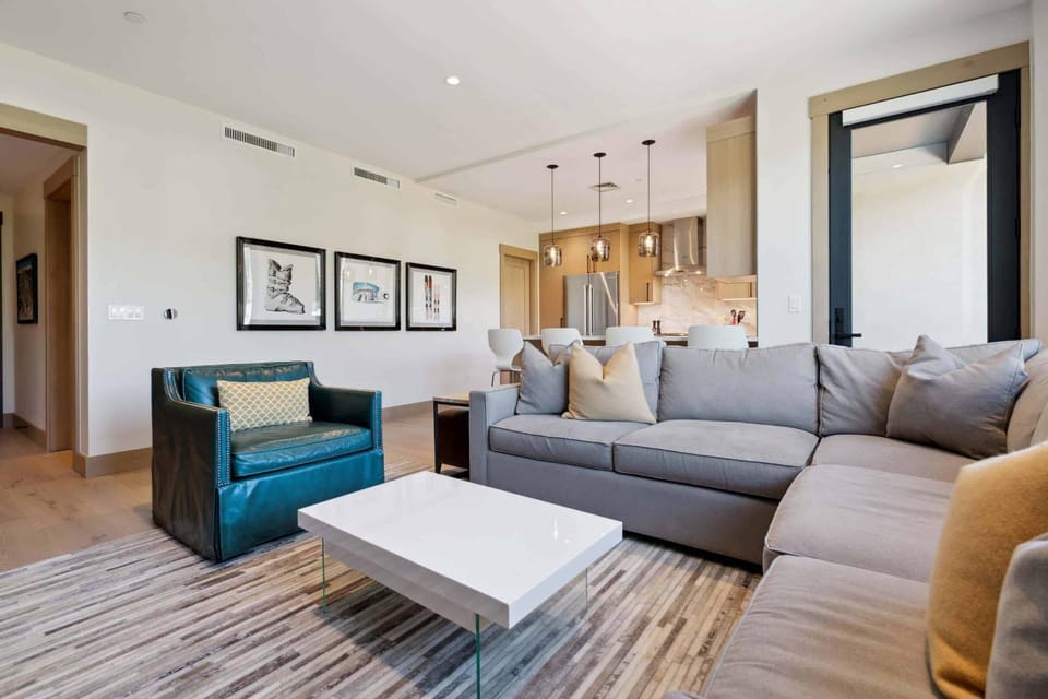 One Riverfront Condo 305 by East West Hospitality Apartment in Avon
