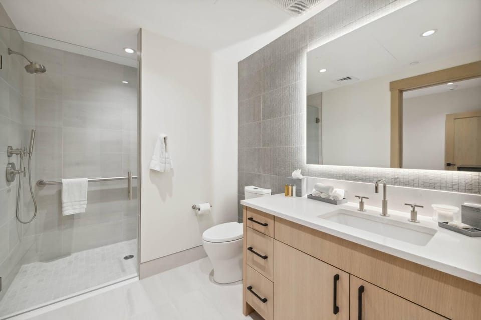 One Riverfront Condo 103 by East West Hospitality Apartment in Avon