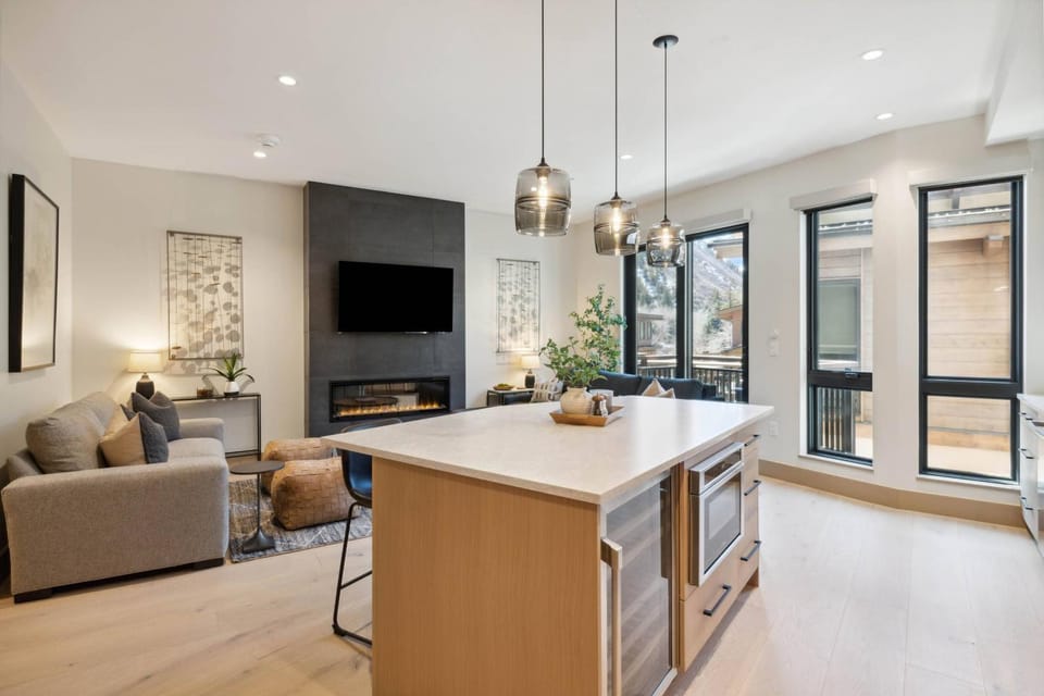 One Riverfront Condo 108 by East West Hospitality Apartment in Avon