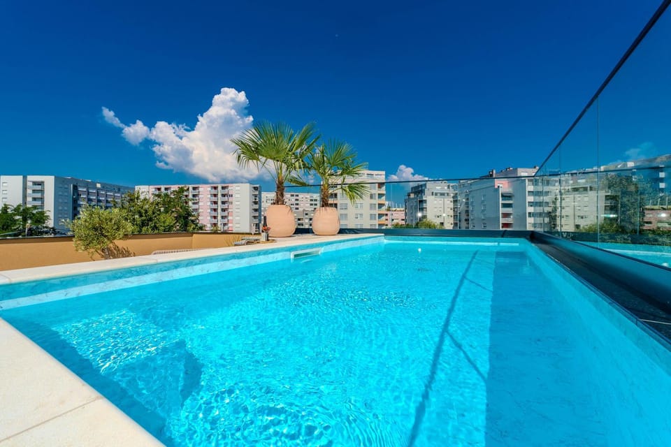Pool view, Swimming pool