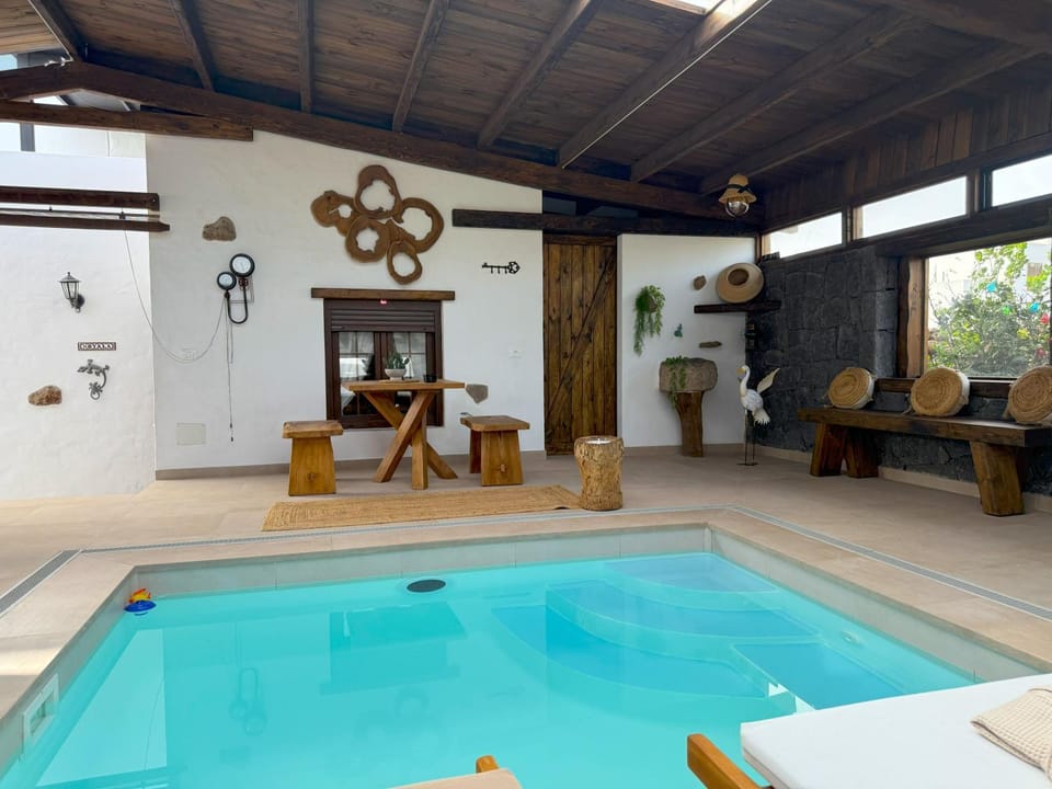 Pool view, Swimming pool, sunbed