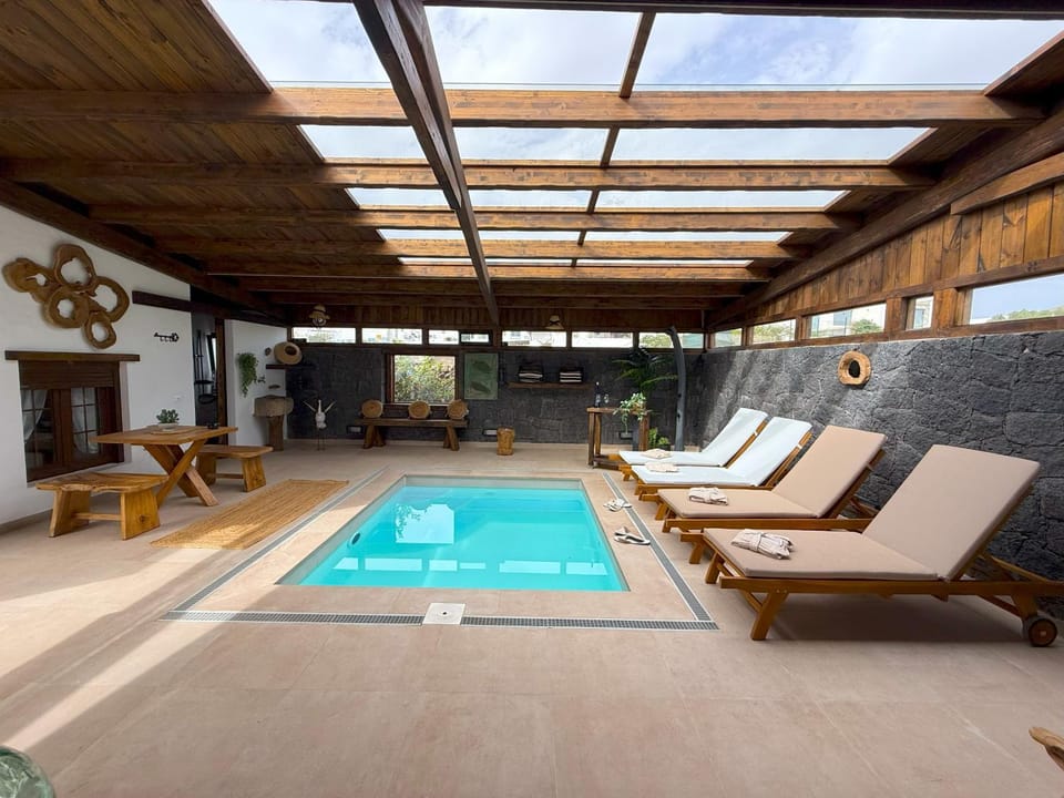 Pool view, Swimming pool, sunbed