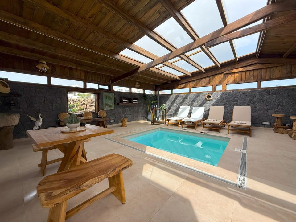 Pool view, Swimming pool, sunbed