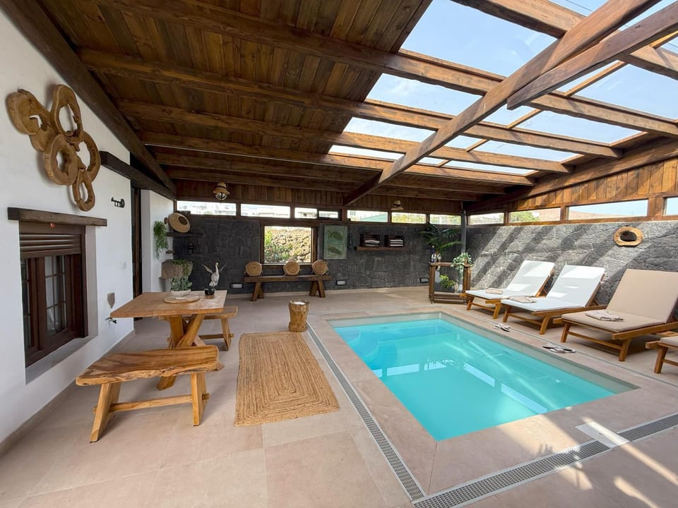 Pool view, Swimming pool, sunbed