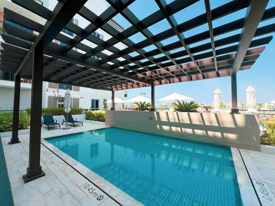 Day, Pool view, Swimming pool, sunbed