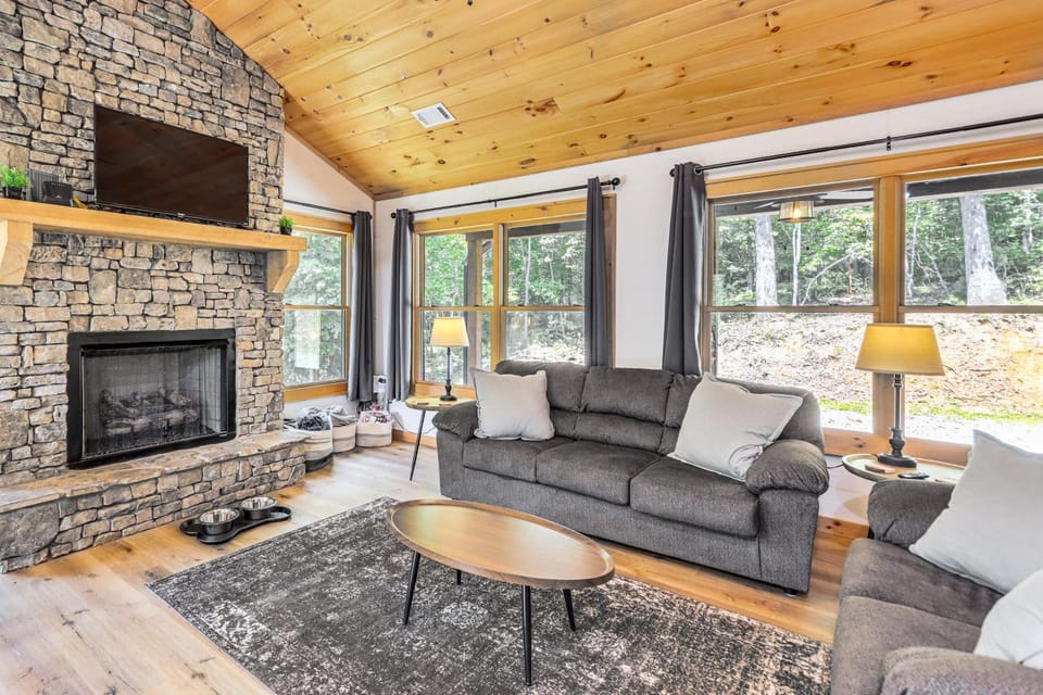 McCaysville Cabin: Fire Pit, BBQ + More! Cabin in Georgia