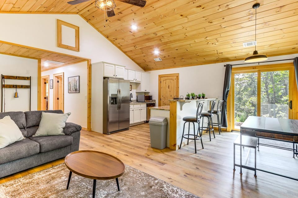 McCaysville Cabin: Fire Pit, BBQ + More! Cabin in Georgia