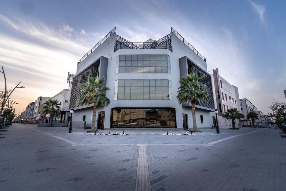 Property building, Day, Location