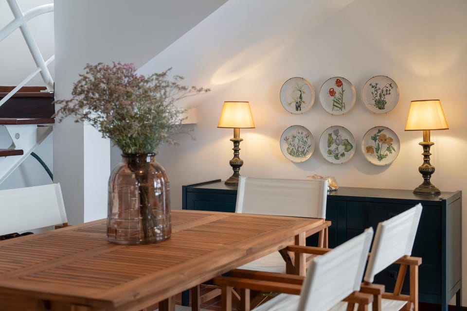 Seating area, Dining area