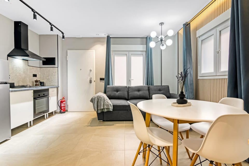 Kitchen or kitchenette, Seating area