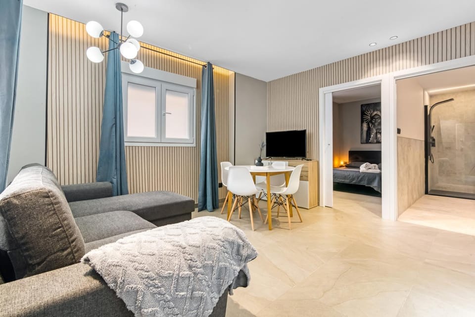 TV and multimedia, Seating area