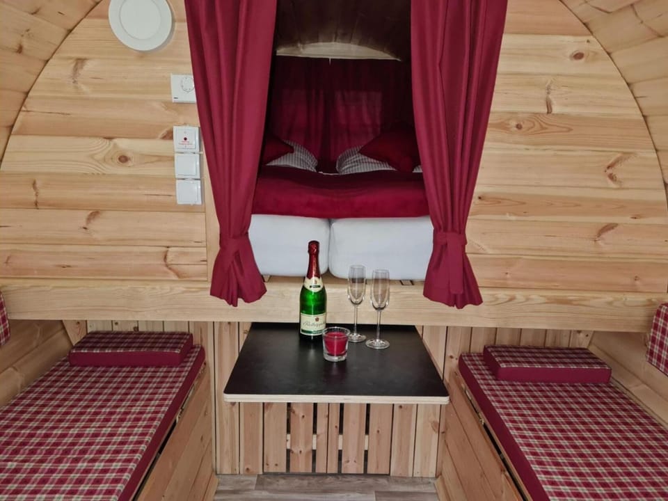 Schlaffass Holzfass im Banjapark Rees ohne Banja Sauna Campground/ 
RV Resort in North Rhine-Westphalia