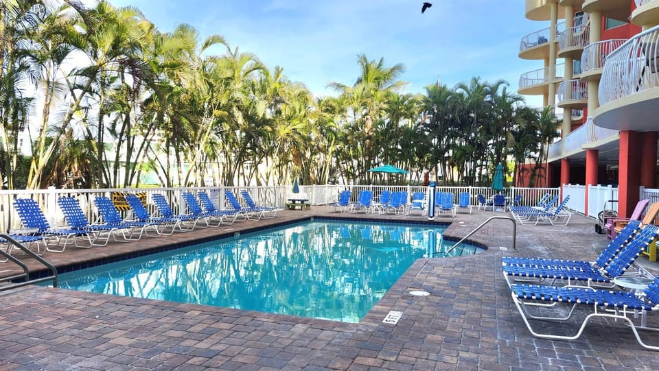 Walk to the Beach Pool Relax, Repeat Apartment in Treasure Island