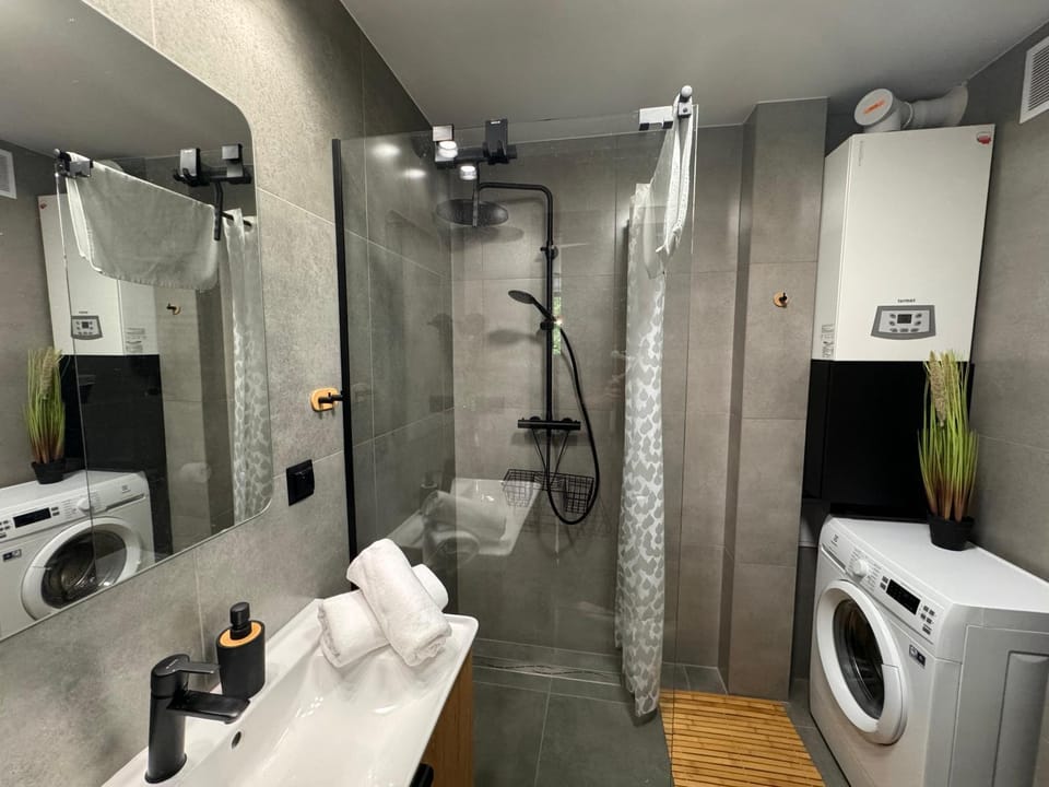 Shower, Toilet, Bathroom, towels, washing machine, dryer
