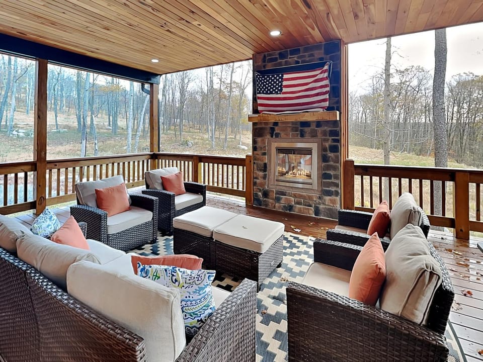 Golden Crest House in Deep Creek Lake