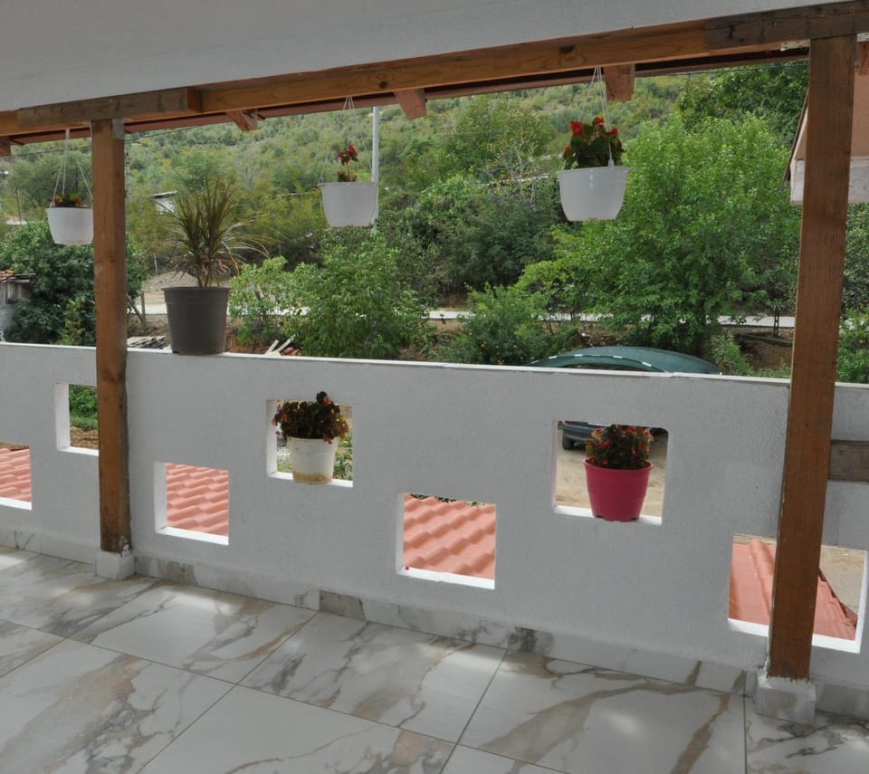 View (from property/room), Balcony/Terrace, Garden view