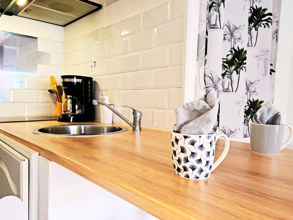 Coffee/tea facilities, Kitchen or kitchenette