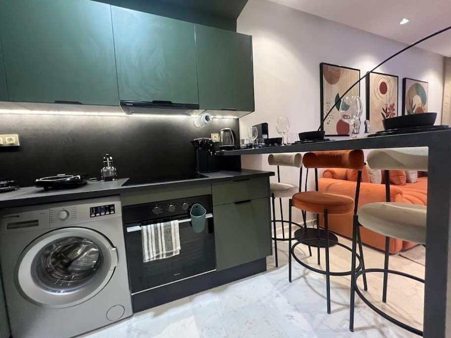 Luxury Residence So Stylish & Bright Appartement Hotel Au Coeur de Casablanca prés de Carrefour et 3 Min de La Gare Ferroviere Oasis Apartment in Casablanca