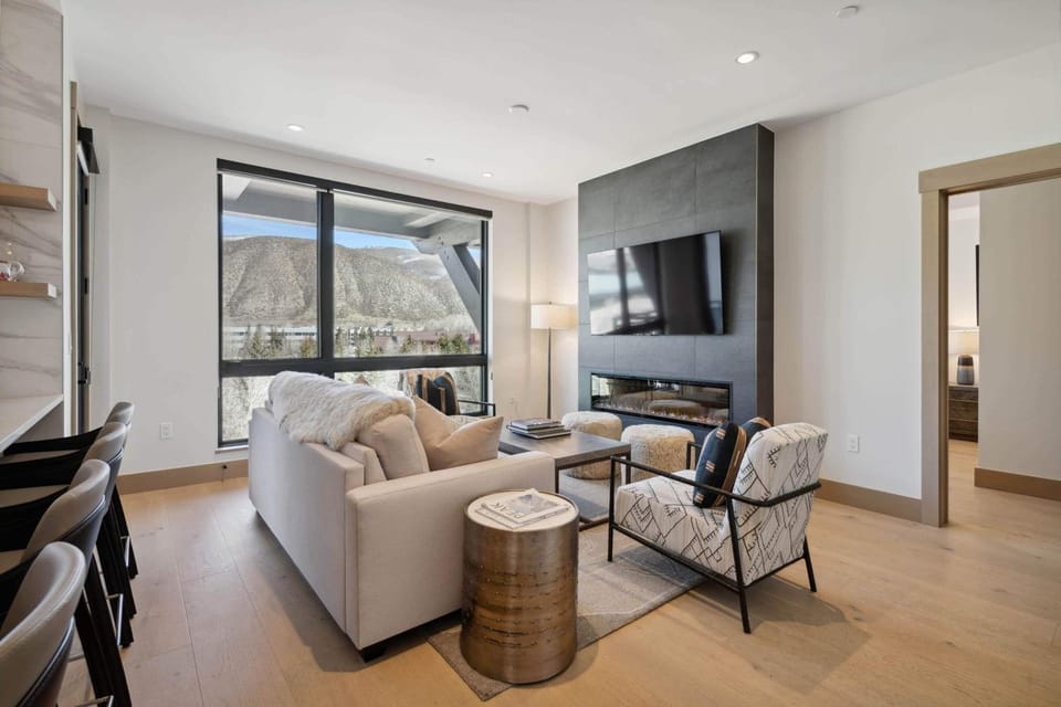 One Riverfront Condo 405 by East West Hospitality Apartment in Avon