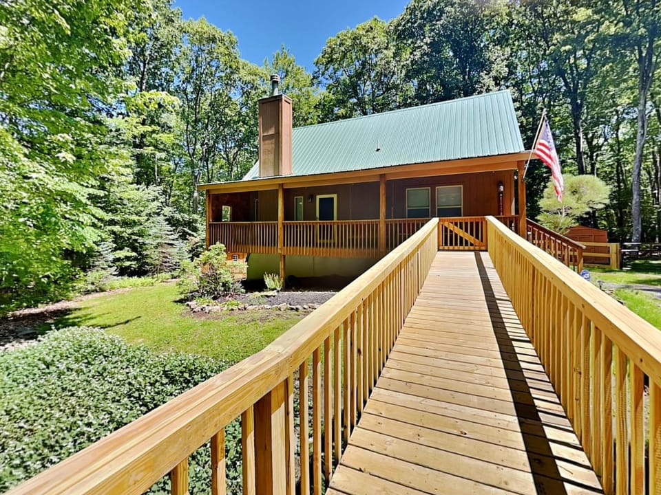Almost Bearadise House in Deep Creek Lake
