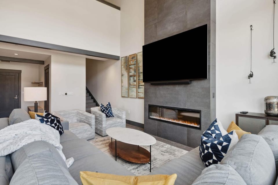 One Riverfront Condo 505 by East West Hospitality Apartment in Avon