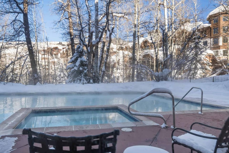 Oxford Court 107 by East West Hospitality Apartment in Beaver Creek